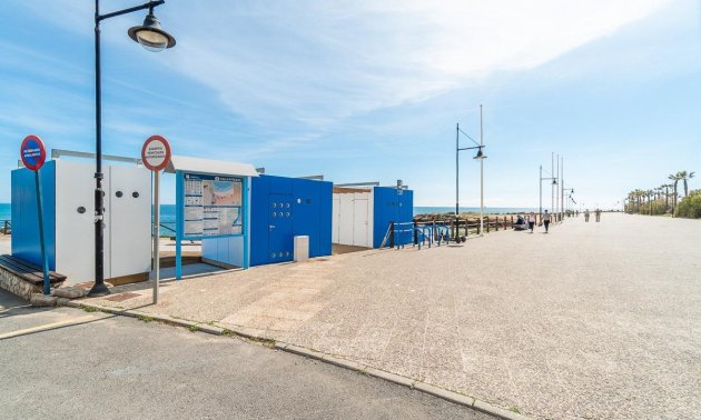 Resale - Apartment / flat -
Torrevieja - Punta prima