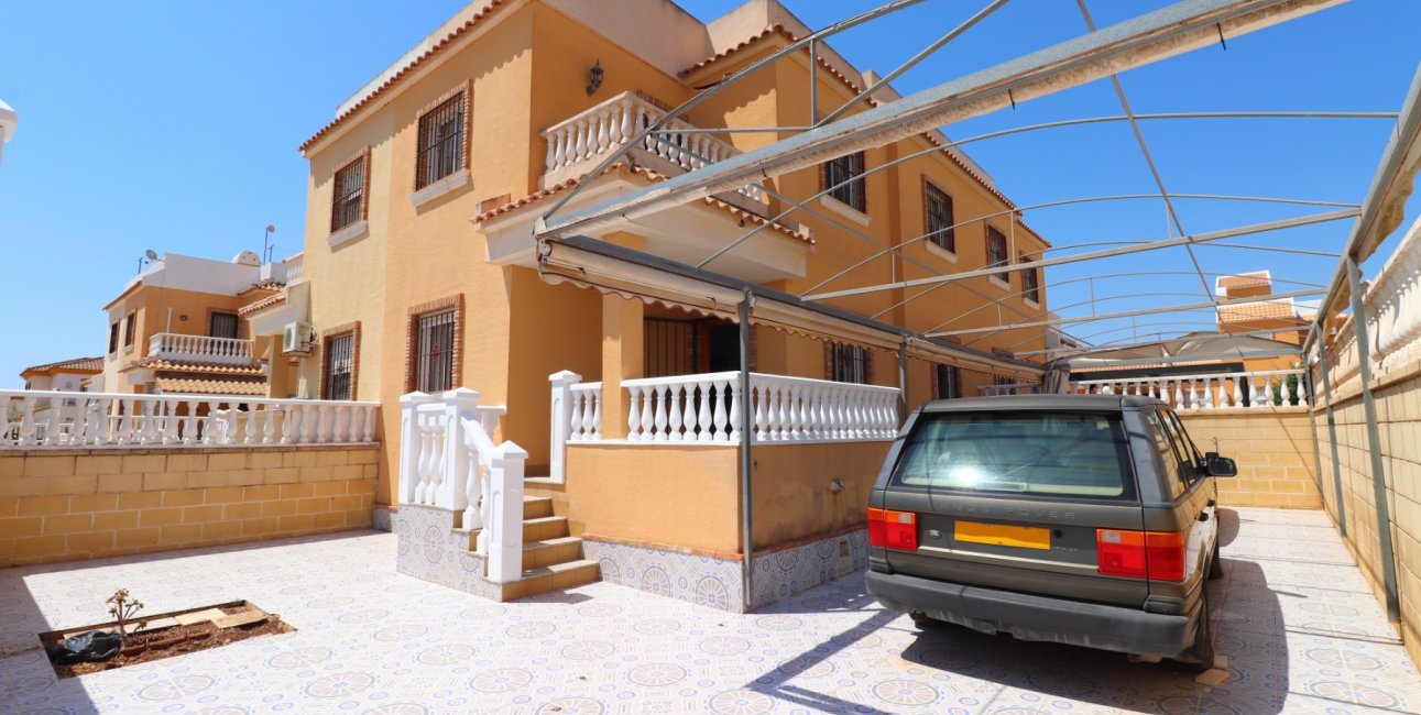 Resale - Townhouse -
Ciudad Quesada - Lo Marabu