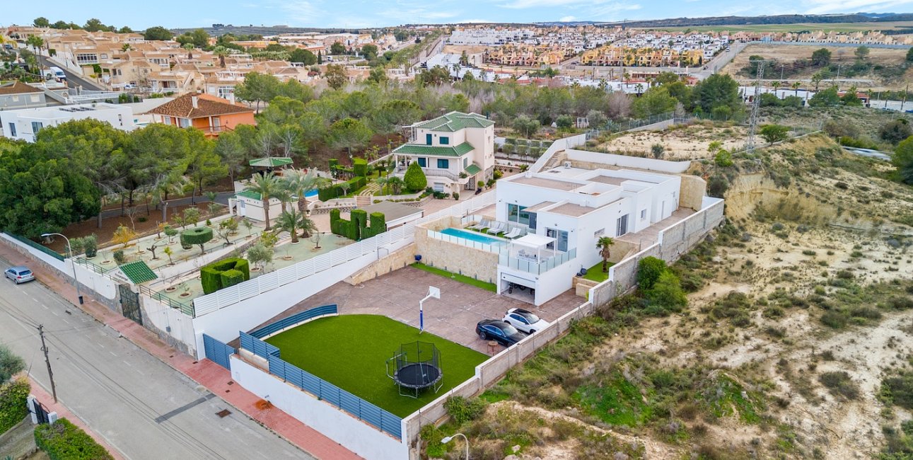 Resale - Villa -
Algorfa - Lomas de La Juliana