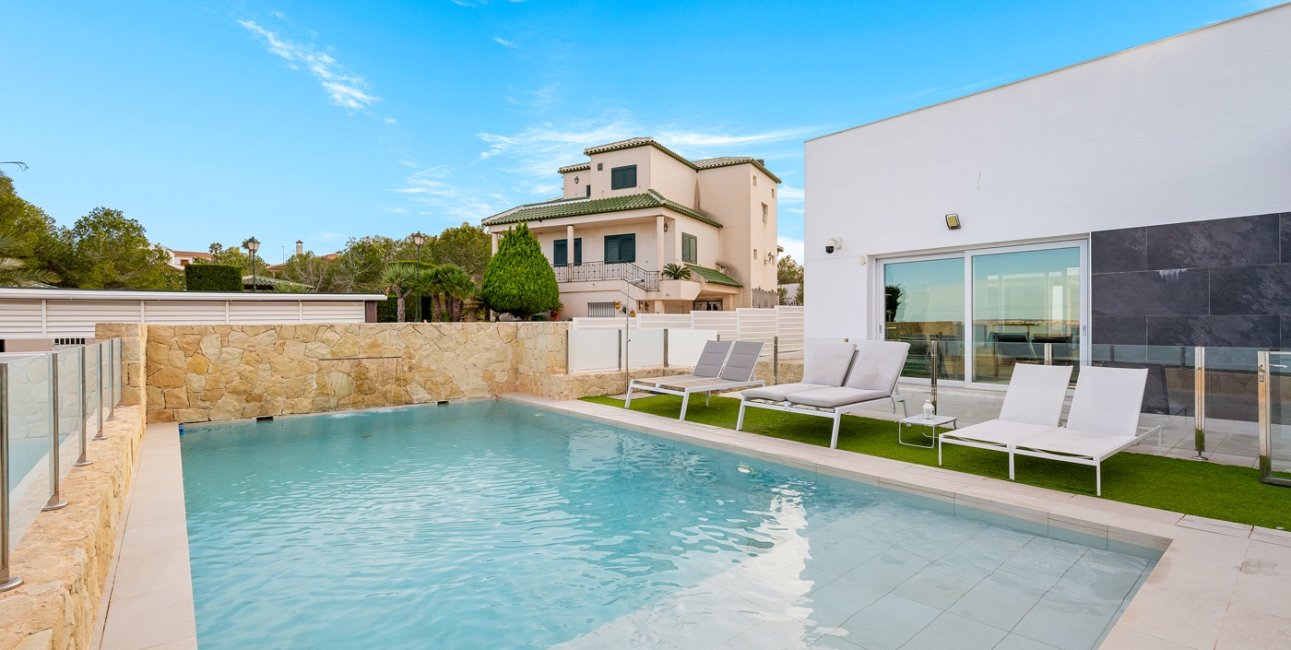 Resale - Villa -
Algorfa - Lomas de La Juliana