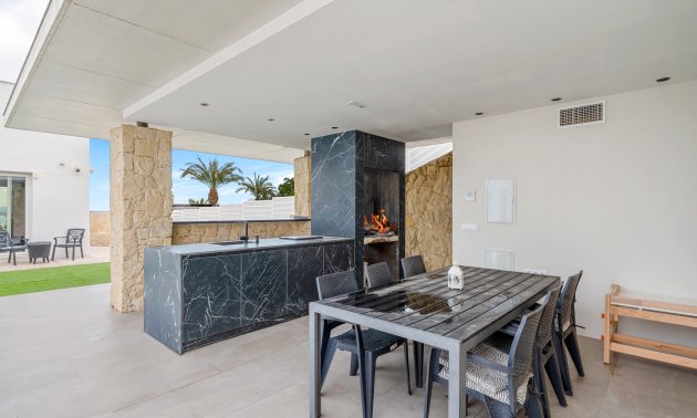 Resale - Villa -
Algorfa - Lomas de La Juliana