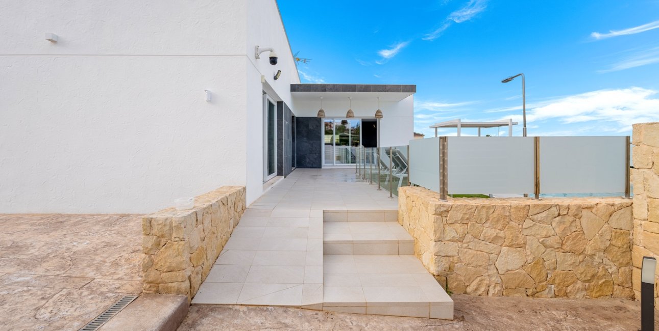 Resale - Villa -
Algorfa - Lomas de La Juliana