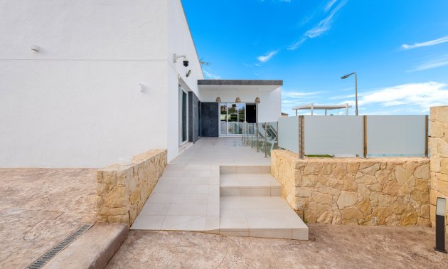 Resale - Villa -
Algorfa - Lomas de La Juliana
