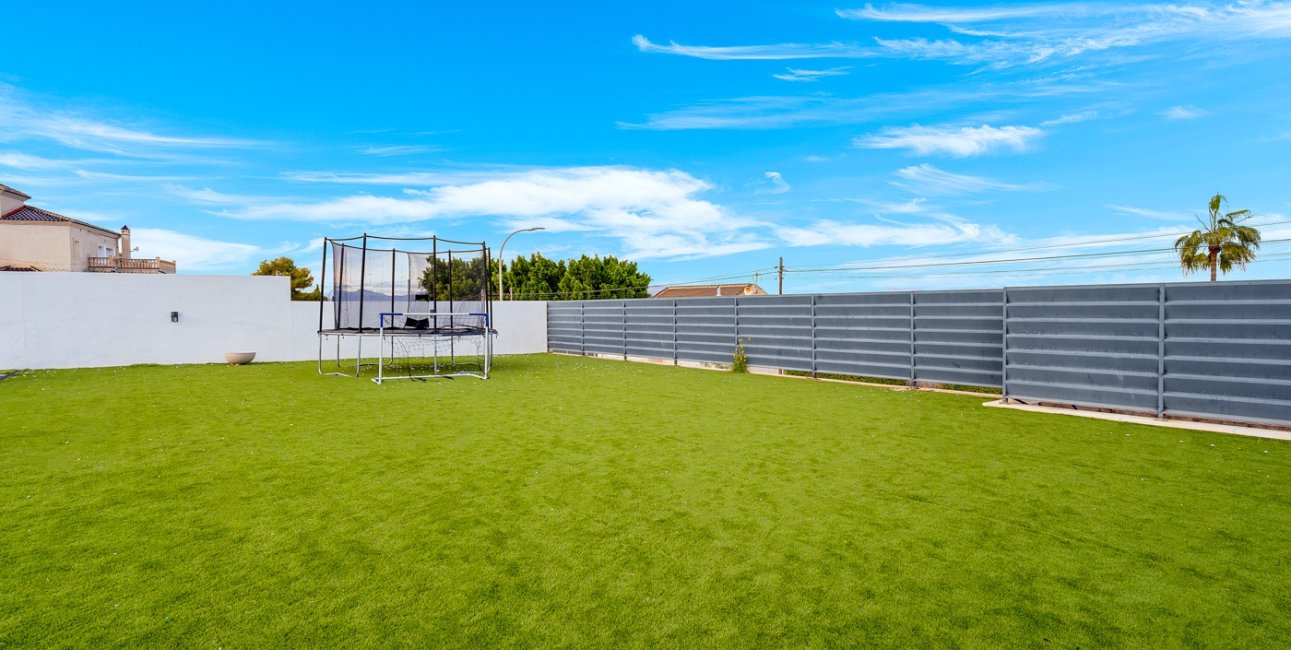 Resale - Villa -
Algorfa - Lomas de La Juliana