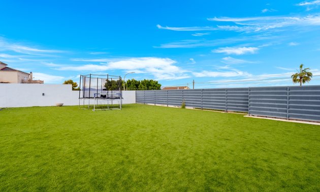 Resale - Villa -
Algorfa - Lomas de La Juliana