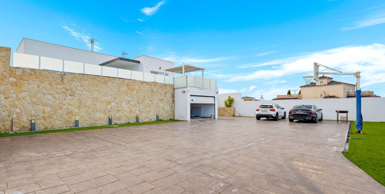 Resale - Villa -
Algorfa - Lomas de La Juliana