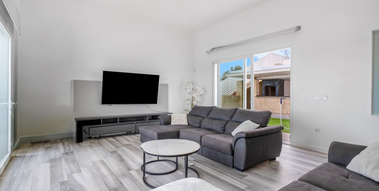 Resale - Villa -
Algorfa - Lomas de La Juliana