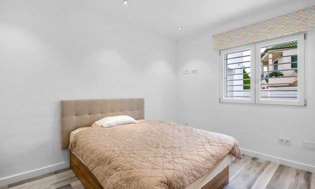 Resale - Villa -
Algorfa - Lomas de La Juliana