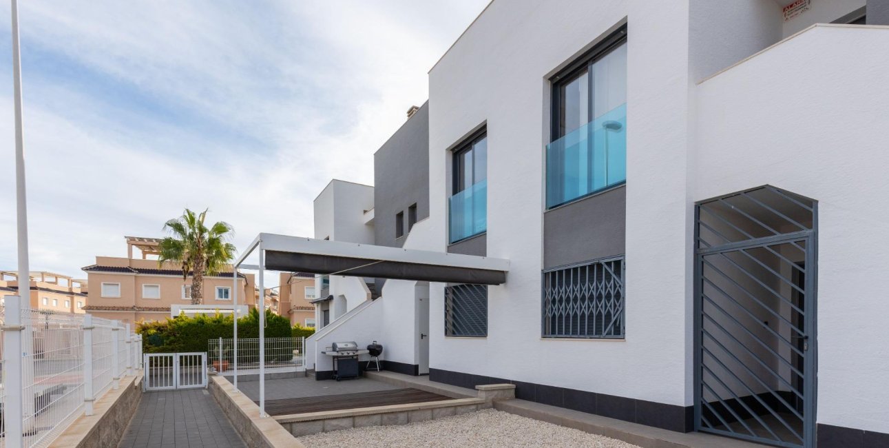 Resale - Bungalow -
Torrevieja - Los Balcones - Los Altos del Edén