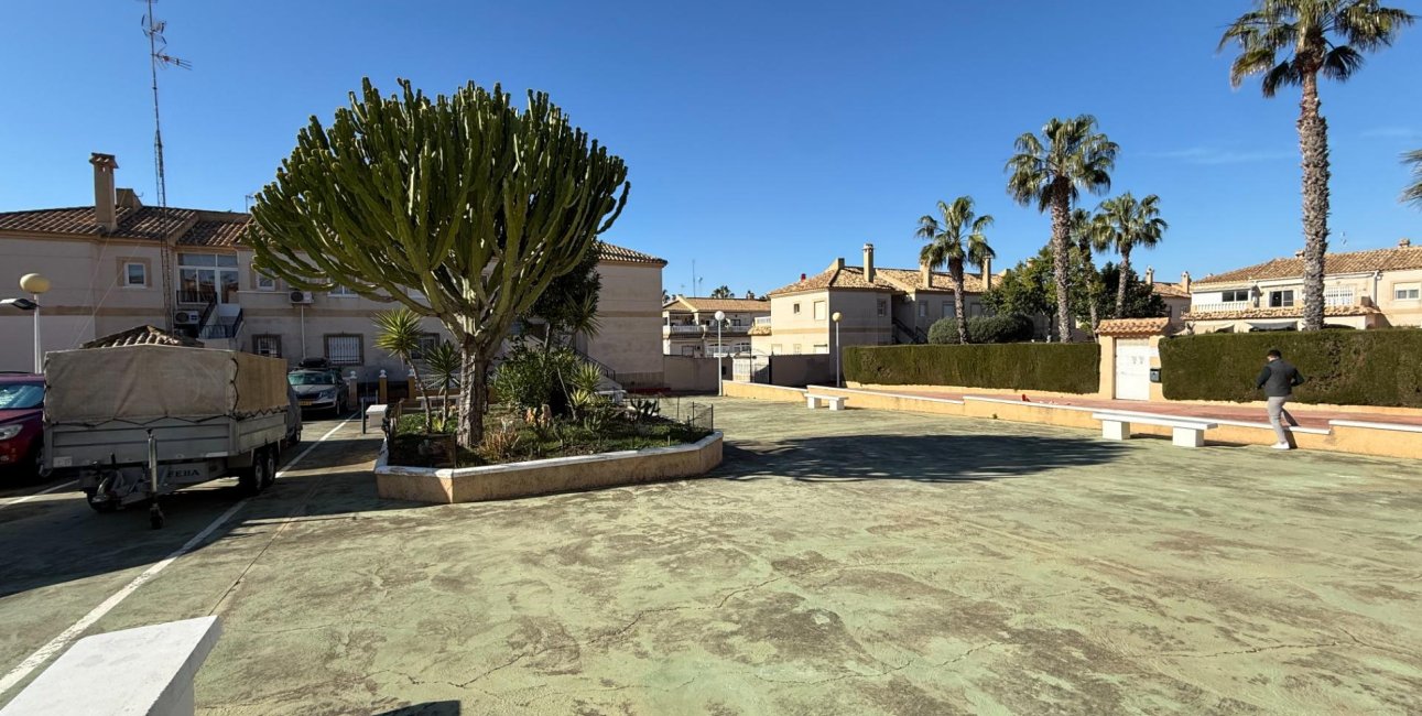 Resale - Bungalow -
Torrevieja - Aguas Nuevas