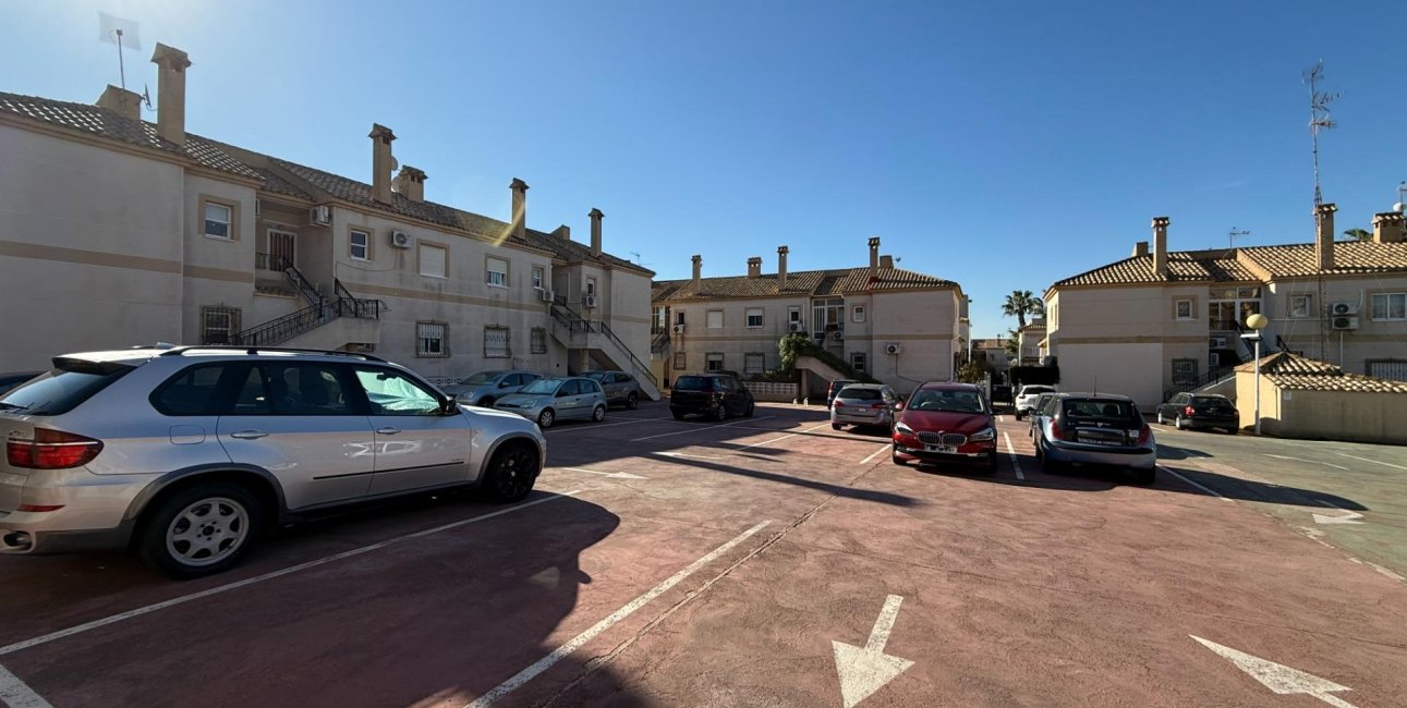 Resale - Bungalow -
Torrevieja - Aguas Nuevas