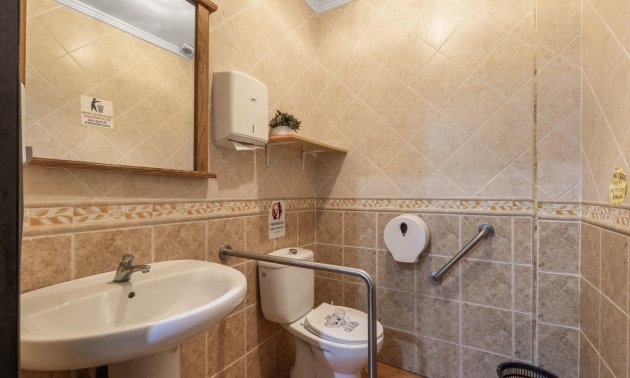 Rynek wtórny - Lokal handlowy -
Torrevieja - Estacion de autobuses