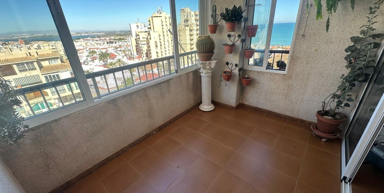 Reventa - Ático -
Torrevieja - La Mata