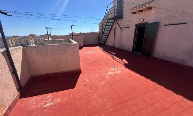 Reventa - Ático -
Torrevieja - La Mata