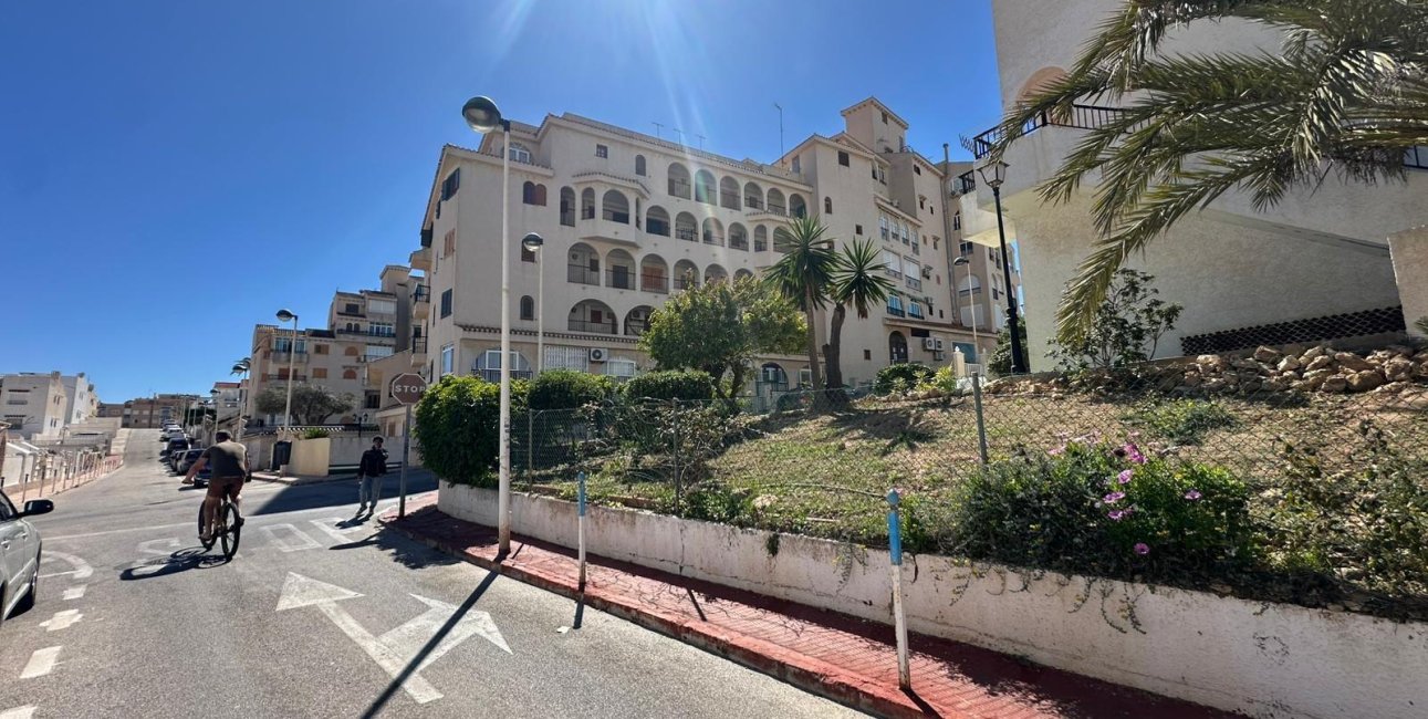 Reventa - Ático -
Torrevieja - La Mata