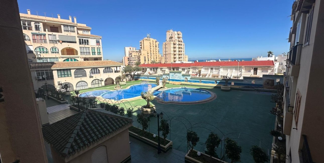 Reventa - Ático -
Torrevieja - La Mata