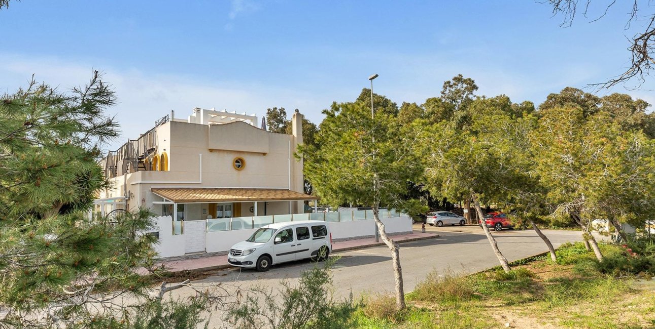 Resale - Villa -
Guardamar del Segura - Urbanizaciones