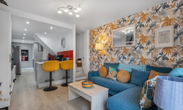 Resale - Villa -
Guardamar del Segura - Urbanizaciones