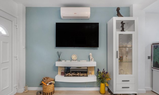 Resale - Villa -
Guardamar del Segura - Urbanizaciones