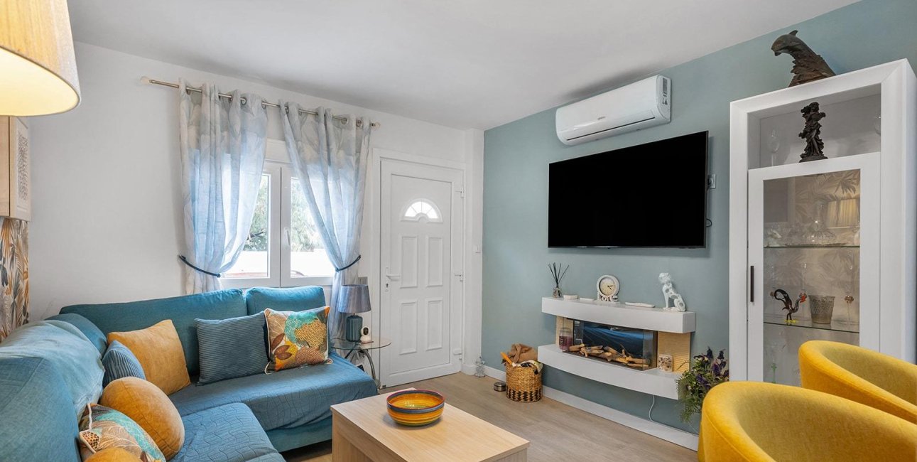 Resale - Villa -
Guardamar del Segura - Urbanizaciones