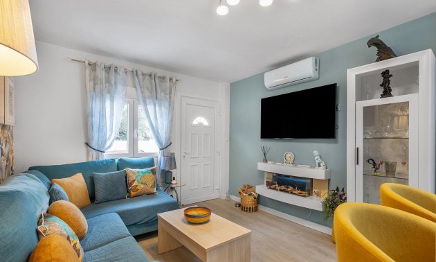 Resale - Villa -
Guardamar del Segura - Urbanizaciones