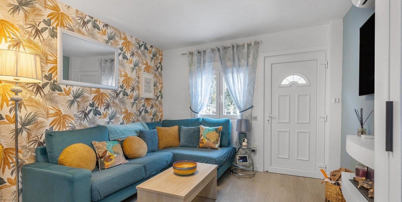 Resale - Villa -
Guardamar del Segura - Urbanizaciones