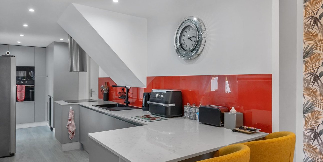 Resale - Villa -
Guardamar del Segura - Urbanizaciones