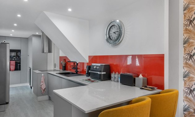 Resale - Villa -
Guardamar del Segura - Urbanizaciones