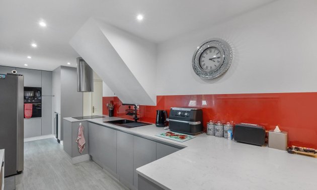 Resale - Villa -
Guardamar del Segura - Urbanizaciones