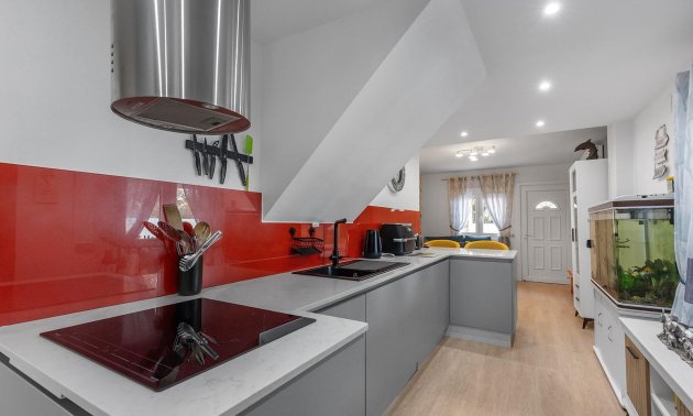 Resale - Villa -
Guardamar del Segura - Urbanizaciones