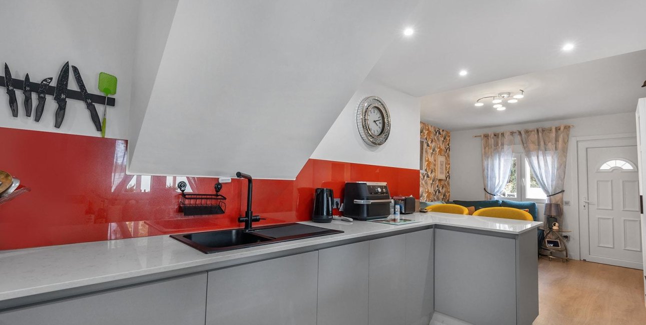 Resale - Villa -
Guardamar del Segura - Urbanizaciones