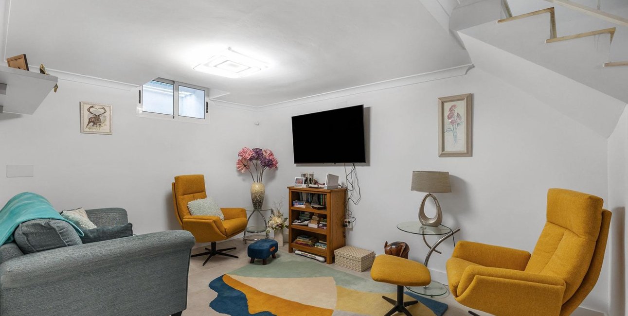 Resale - Villa -
Guardamar del Segura - Urbanizaciones