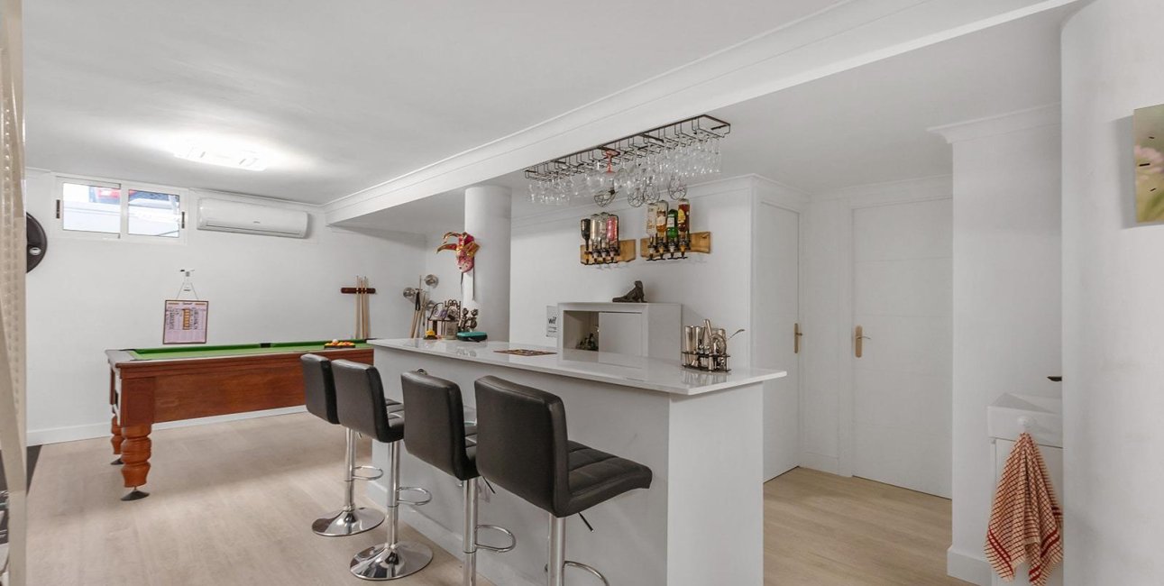 Resale - Villa -
Guardamar del Segura - Urbanizaciones