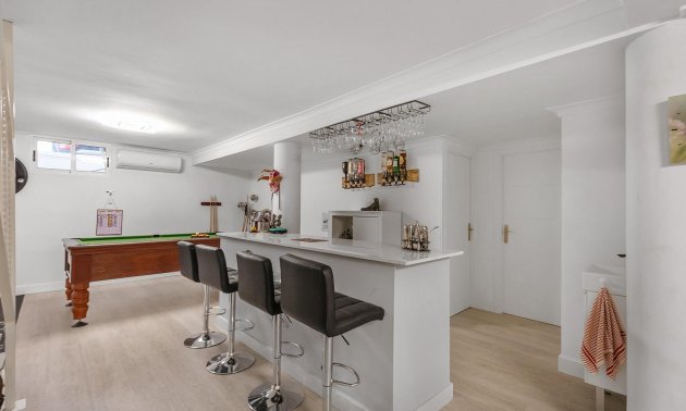 Resale - Villa -
Guardamar del Segura - Urbanizaciones