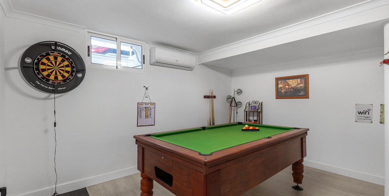 Resale - Villa -
Guardamar del Segura - Urbanizaciones