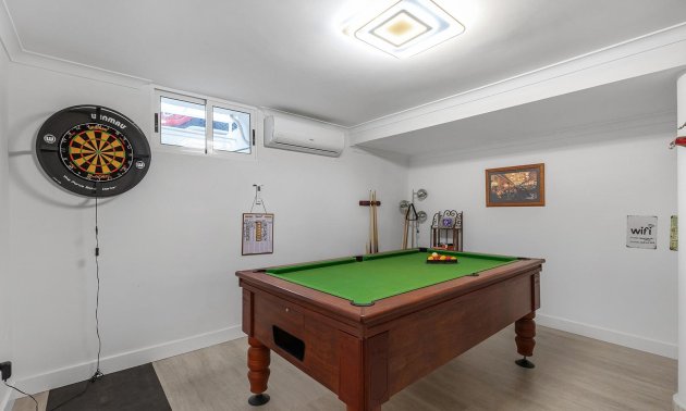 Resale - Villa -
Guardamar del Segura - Urbanizaciones