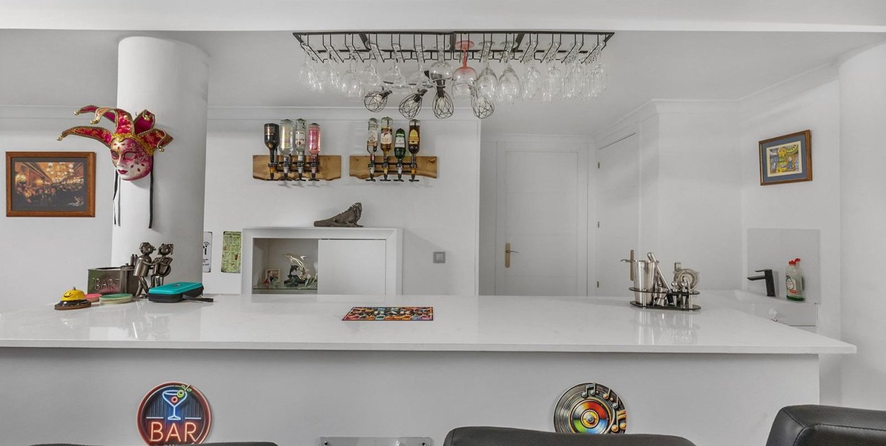 Resale - Villa -
Guardamar del Segura - Urbanizaciones