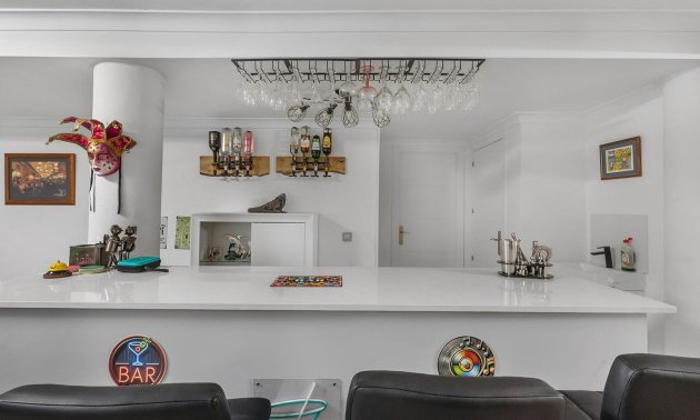 Resale - Villa -
Guardamar del Segura - Urbanizaciones