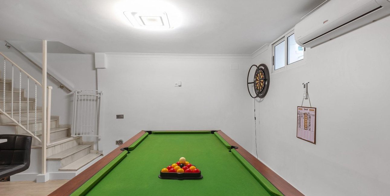 Resale - Villa -
Guardamar del Segura - Urbanizaciones