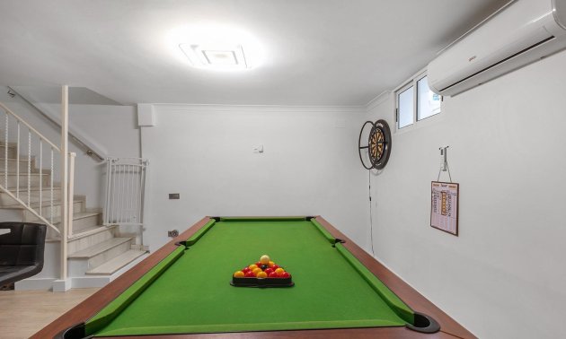 Resale - Villa -
Guardamar del Segura - Urbanizaciones