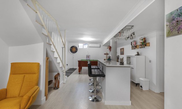 Resale - Villa -
Guardamar del Segura - Urbanizaciones