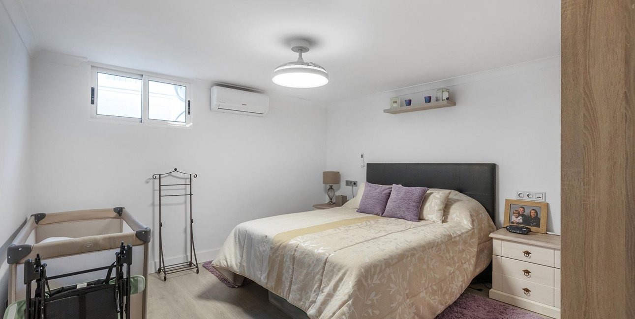 Resale - Villa -
Guardamar del Segura - Urbanizaciones