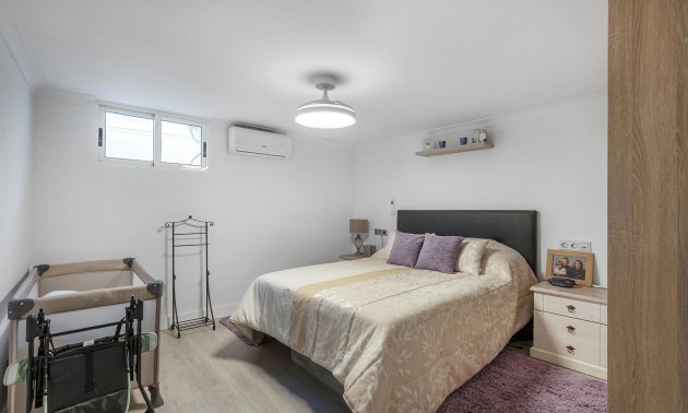 Resale - Villa -
Guardamar del Segura - Urbanizaciones