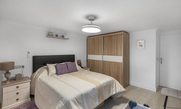 Resale - Villa -
Guardamar del Segura - Urbanizaciones