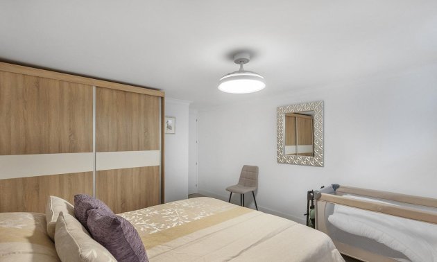 Resale - Villa -
Guardamar del Segura - Urbanizaciones