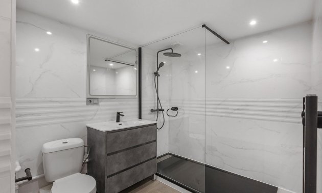 Resale - Villa -
Guardamar del Segura - Urbanizaciones