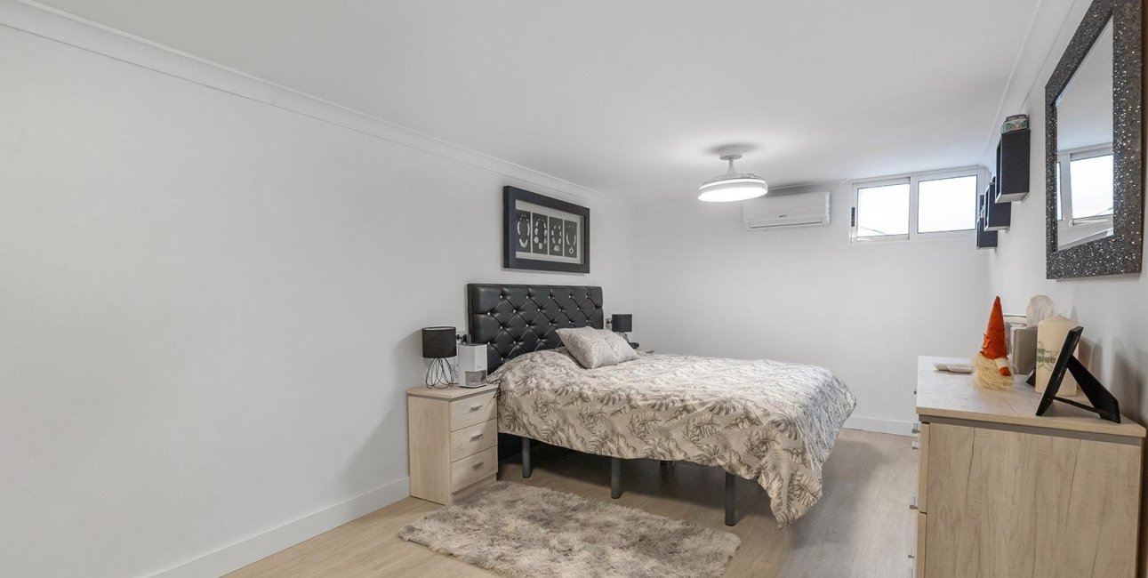 Resale - Villa -
Guardamar del Segura - Urbanizaciones