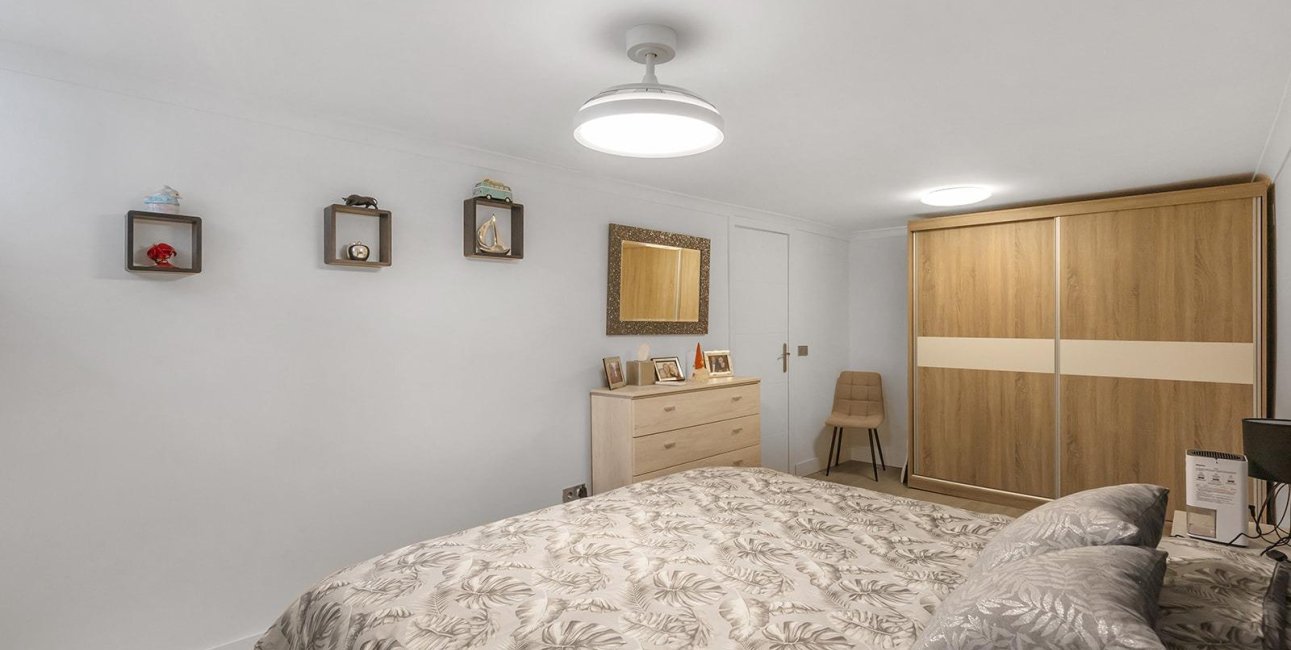 Resale - Villa -
Guardamar del Segura - Urbanizaciones