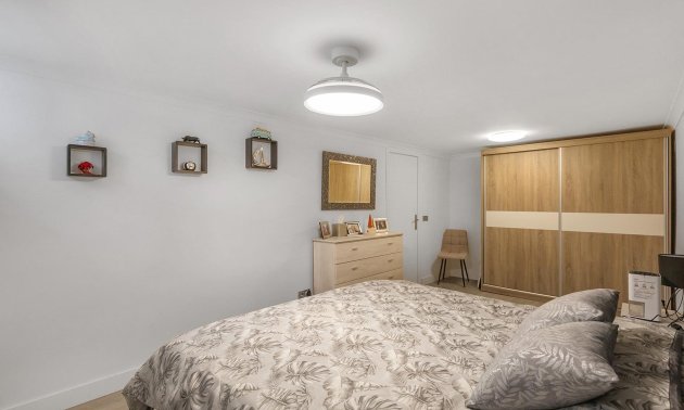 Resale - Villa -
Guardamar del Segura - Urbanizaciones