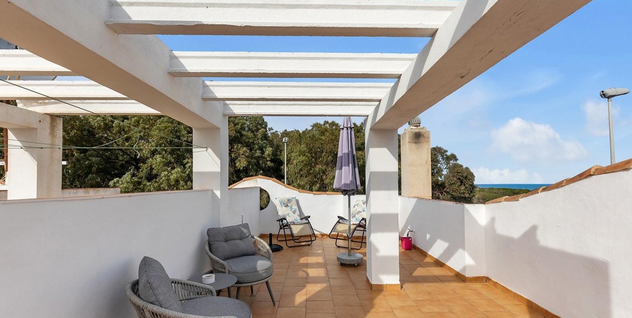 Resale - Villa -
Guardamar del Segura - Urbanizaciones